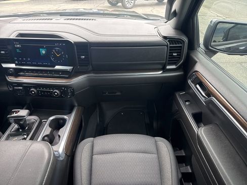 Used 2023 Chevrolet Silverado 1500 LT w/ Z71 Off-Road Package AWD/4WD image 23