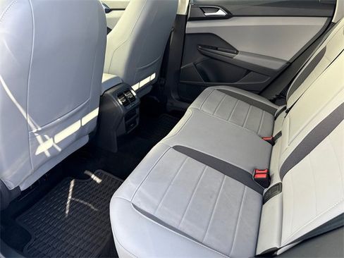 Certified 2023 Volkswagen Taos SE w/ Panoramic Sunroof Package image 25