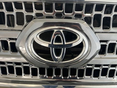Used 2017 Toyota Tacoma TRD Off-Road w/ Tow Package RWD image 34