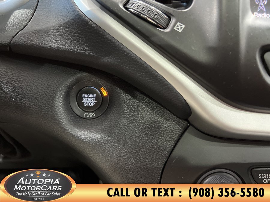Used 2018 Jeep Cherokee Trailhawk AWD/4WD image 39