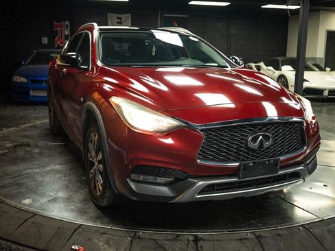 Used 2018 INFINITI QX30 Premium w/ Cargo Package AWD/4WD image 5