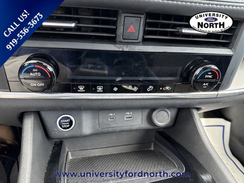 Used 2023 Nissan Rogue SV image 24