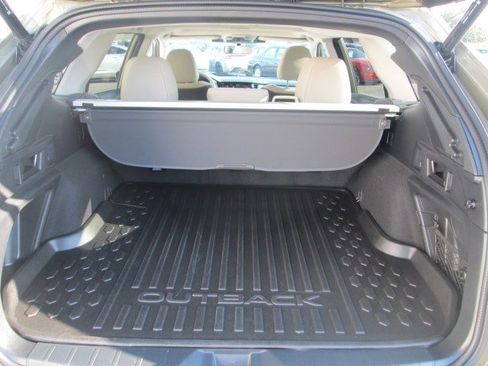 Used 2023 Subaru Outback Premium image 12