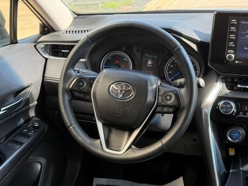 Used 2021 Toyota Venza LE AWD/4WD image 14