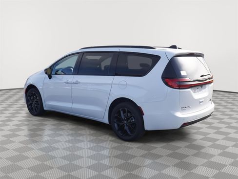 New 2026 Chrysler Pacifica Limited w/ S Appearance Package image 7