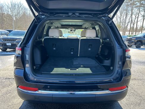 Used 2023 Jeep Grand Cherokee Limited image 37