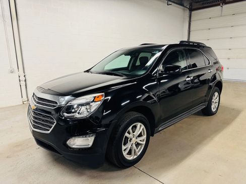 Used 2017 Chevrolet Equinox LT w/ Convenience Package image 2