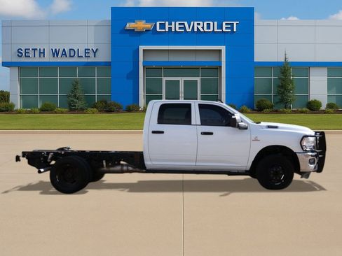 Used 2024 RAM 3500 Tradesman w/ Chrome Appearance Group AWD/4WD image 18