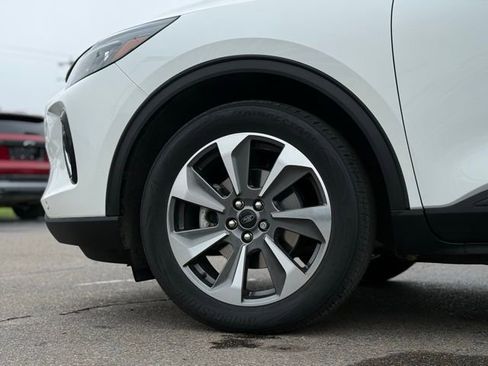 Used 2023 Ford Escape Platinum AWD/4WD image 44
