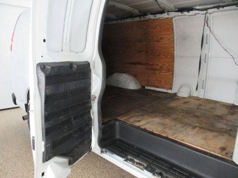 Used 2014 GMC Savana 3500 Extended RWD image 12