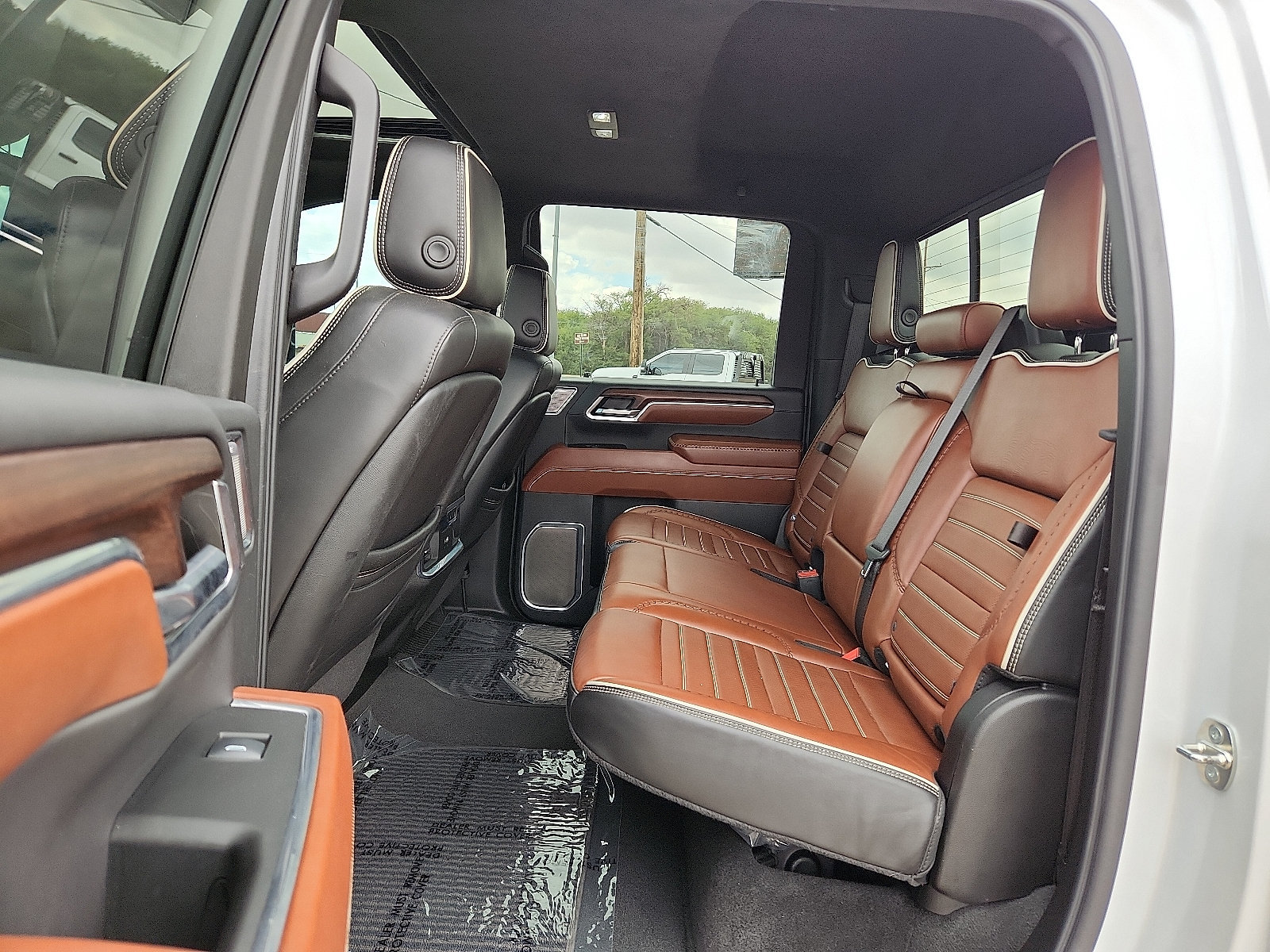 Used 2024 GMC Sierra 3500 Denali Ultimate AWD/4WD image 12