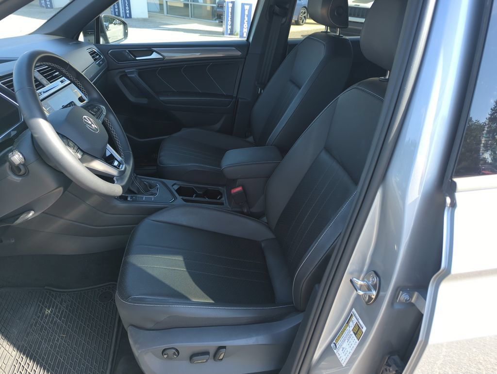 Used 2023 Volkswagen Tiguan SE R-Line FWD image 12