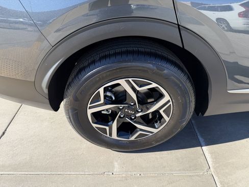 Used 2024 Kia Sportage LX image 15