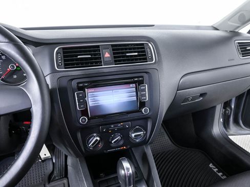 Used 2012 Volkswagen Jetta SE FWD image 11