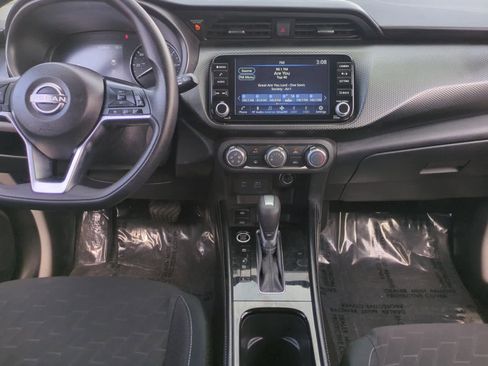 Used 2024 Nissan Kicks SV image 11