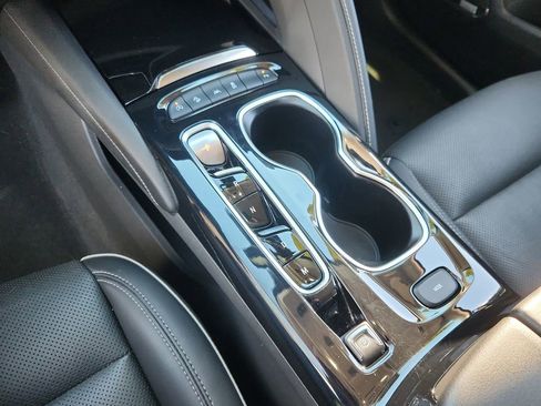 Used 2023 Buick Envision Essence w/ Technology Package I image 24