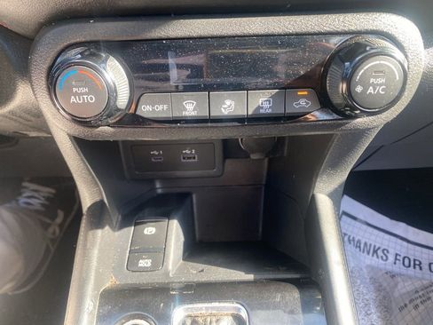 Used 2021 Nissan Kicks SR image 28