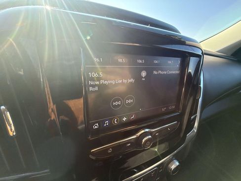 Used 2021 Chevrolet Traverse LS image 19