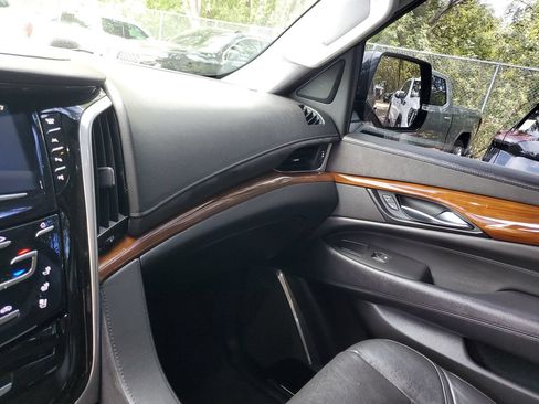 Used 2020 Cadillac Escalade ESV Premium Luxury AWD/4WD image 24