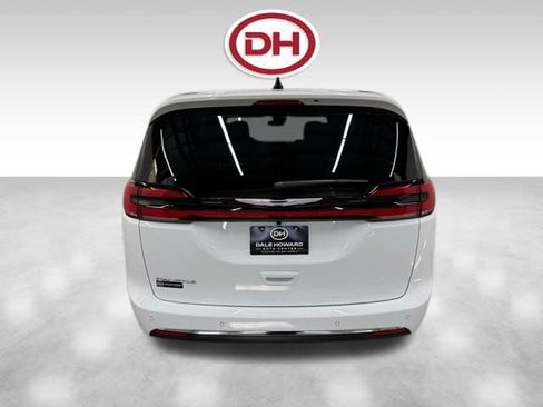 New 2026 Chrysler Pacifica Select FWD image 12