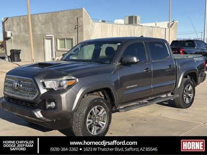 Used 2017 Toyota Tacoma TRD Sport w/ Tow Package (A/T)