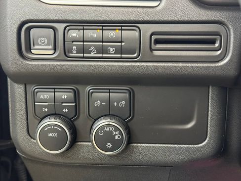 Used 2023 Chevrolet Tahoe Z71 w/ Luxury Package AWD/4WD image 37