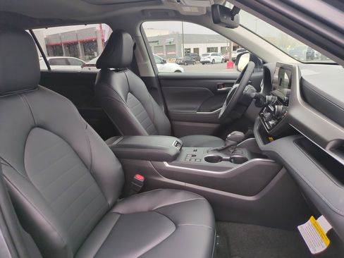 New 2026 Toyota Highlander XLE image 25