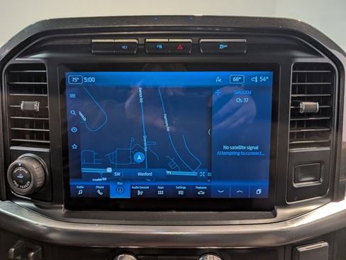 Used 2022 Ford F150 Lariat w/ Max Trailer Tow Package image 19