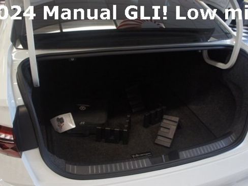 Used 2024 Volkswagen Jetta GLI 40th Anniversary Edition image 32