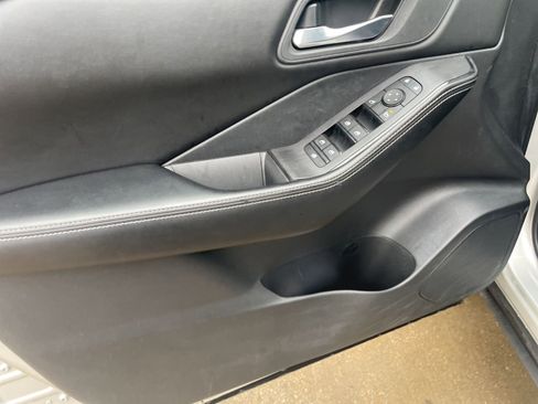 Used 2024 Nissan Rogue SV FWD image 19