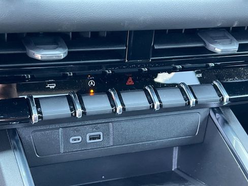 New 2025 GMC Canyon Elevation w/ Technology Package image 17