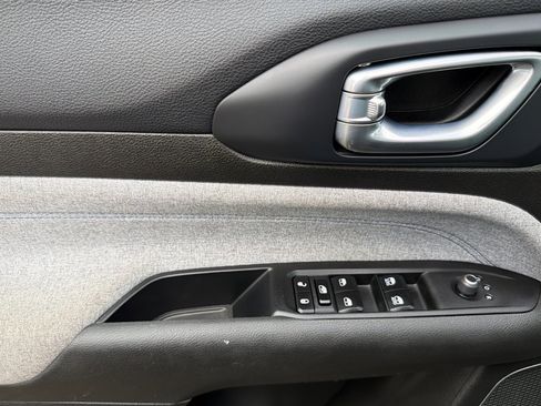 Used 2024 Jeep Compass Latitude AWD/4WD image 10