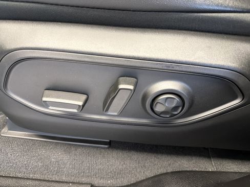 New 2025 Jeep Grand Cherokee Altitude image 11