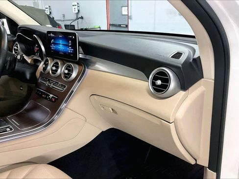Used 2022 Mercedes-Benz GLC 300 4MATIC image 17