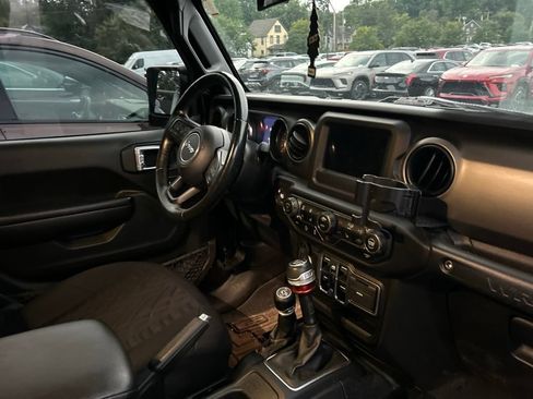 Used 2021 Jeep Wrangler Unlimited Sport AWD/4WD image 7