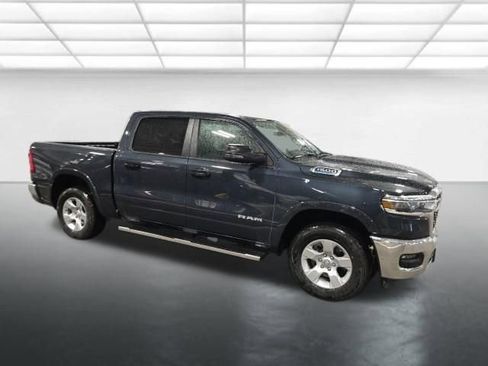 Used 2025 RAM 1500 Big Horn AWD/4WD image 3