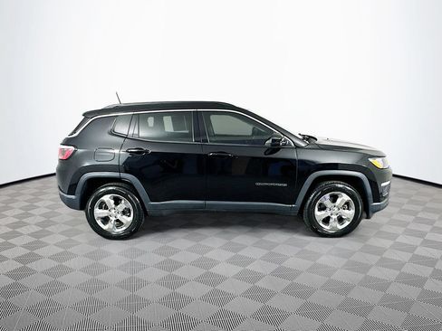 Used 2018 Jeep Compass Latitude w/ Popular Equipment Group AWD/4WD image 11