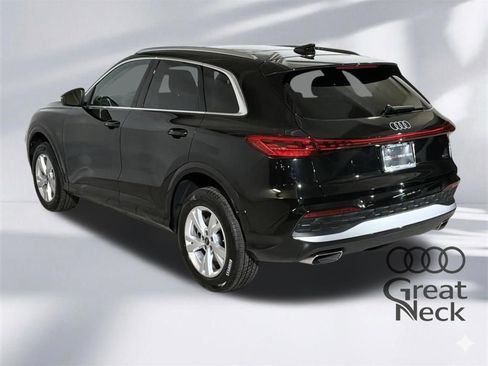 Certified 2025 Audi Q5 Premium w/ Convenience Package image 8