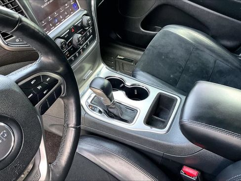 Used 2018 Jeep Grand Cherokee Altitude AWD/4WD image 13