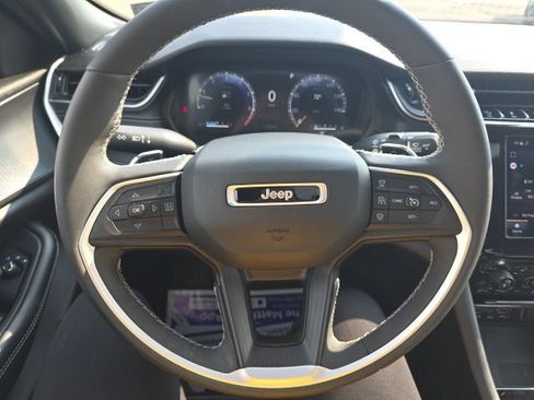 Used 2023 Jeep Grand Cherokee Altitude AWD/4WD image 17