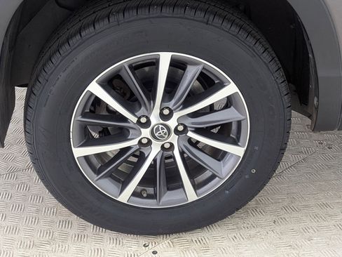 Used 2019 Toyota Highlander XLE image 12