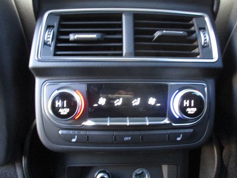 Used 2018 Audi Q7 3.0T Prestige w/ Prestige Package image 28