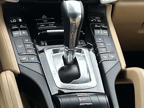 Used 2018 Porsche Cayenne S w/ Premium Package Plus image 29