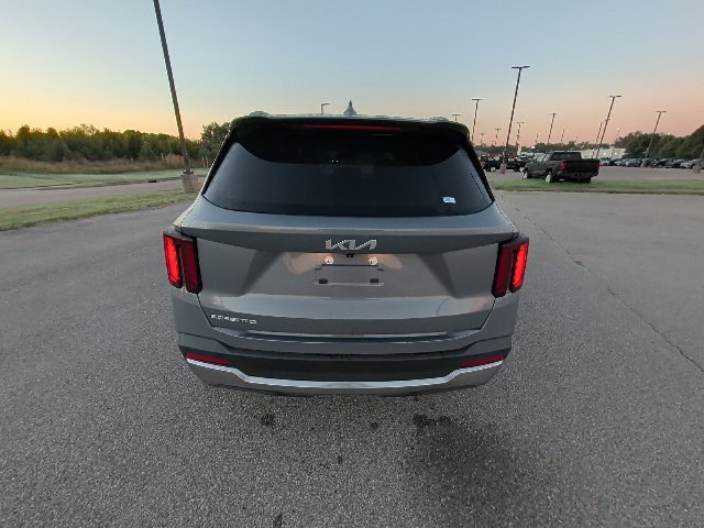 Used 2024 Kia Sorento S w/ Panoramic Sunroof Package FWD image 9
