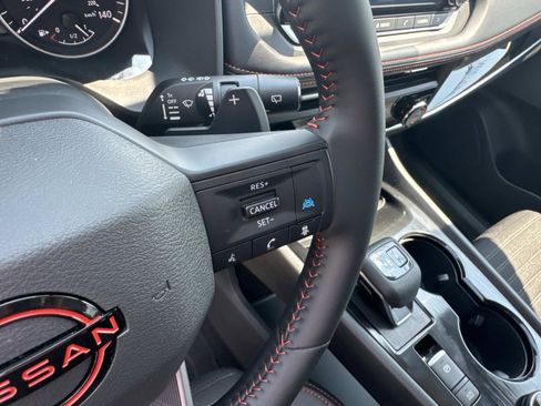 Used 2025 Nissan Rogue SV image 23