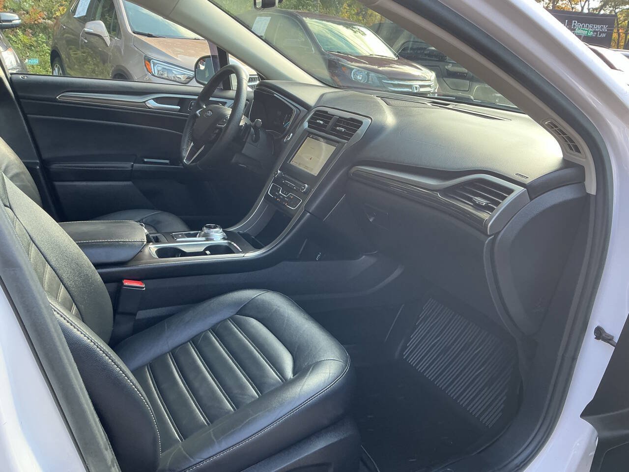 Used 2017 Ford Fusion SE w/ Fusion SE Technology Package FWD image 32