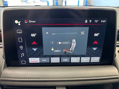 Used 2022 GMC Yukon XL SLT w/ SLT Premium Package AWD/4WD image 22