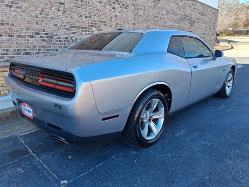 Used 2016 Dodge Challenger SXT image 5