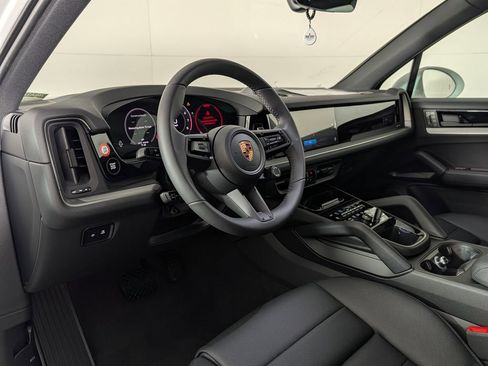 New 2026 Porsche Cayenne image 4