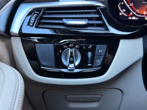 Used 2023 BMW 530i w/ Convenience Package image 22